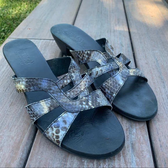 Munro Lanai Snakeskin Sandals Low Heels Leather
